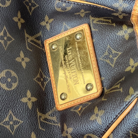 Louis Vuitton Galleria - Picture 2 of 13